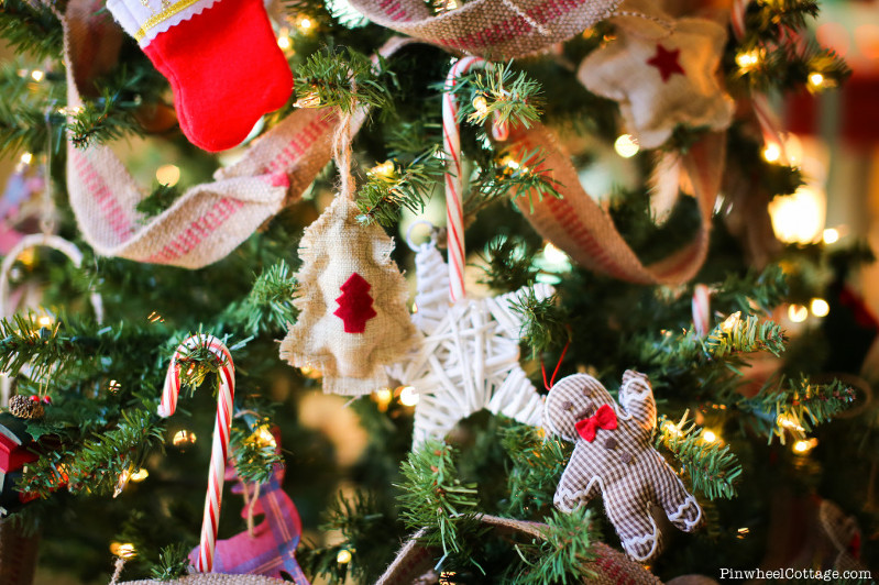 Burlap Christmas Tree Ornament. handmade christmas ornament, diy christmas decoration, christmas crafts, burlap crafts