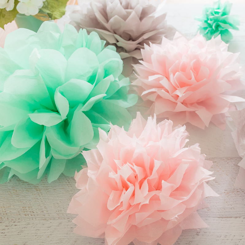 How to make tissue paper pom poms (feature)