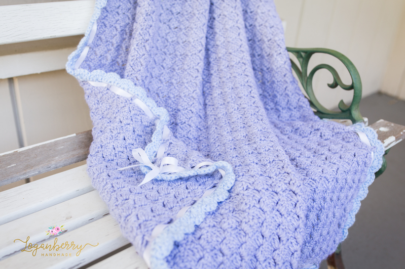 crochet baby blanket with free pattern, crochet blanket with scallop edge, free crochet pattern, gray and blue crochet baby blanket