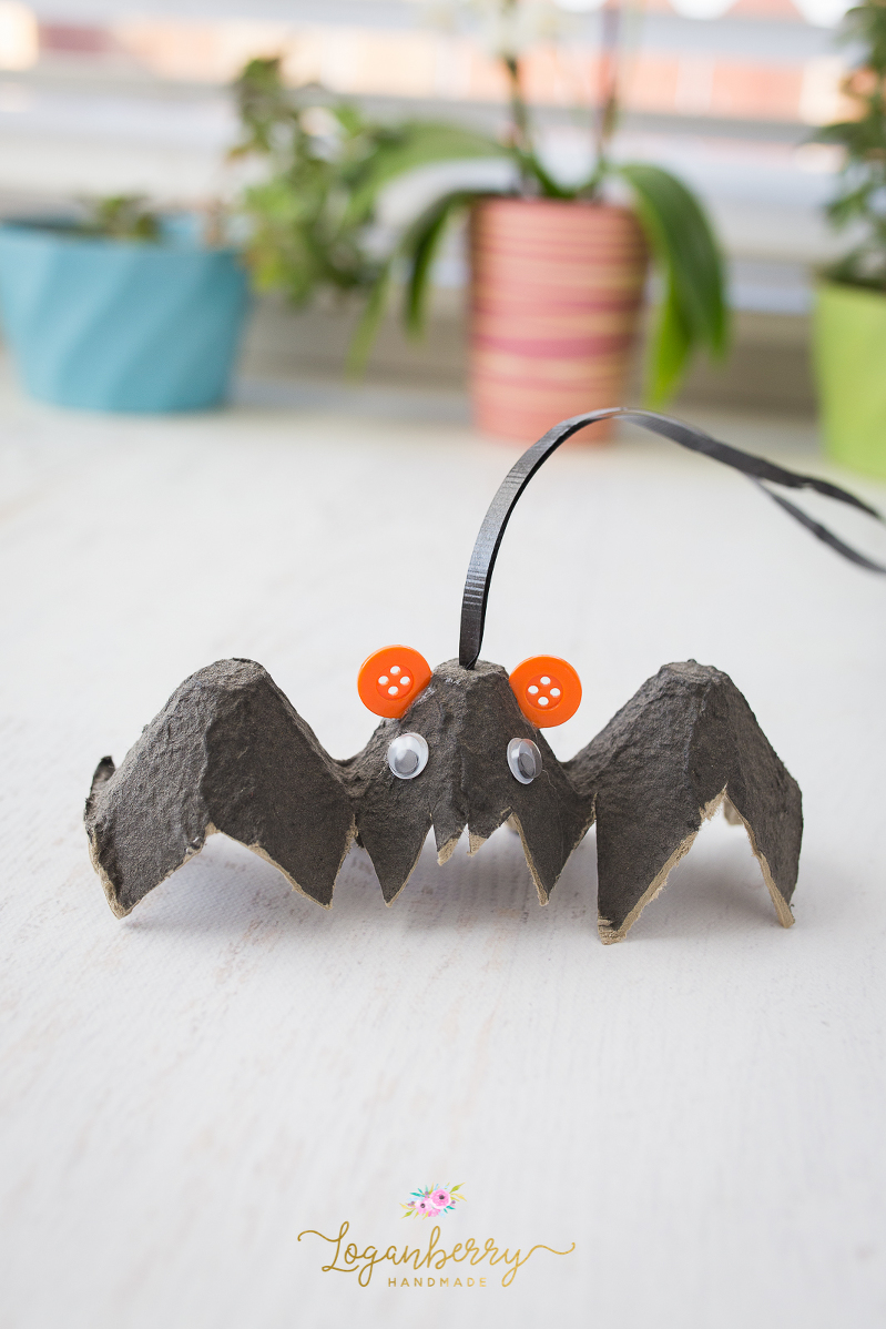 halloween egg carton crafts, halloween crafts for kids, black bat, vampire, kids crafts, diy halloween decoration