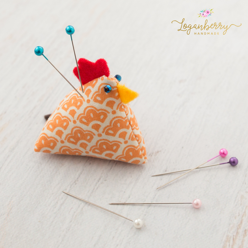 chicken pin cushions tutorial, free sewing pattern and tutorial, how to sew a chicken pin cushion, diy pin cushions, chicken bean bags