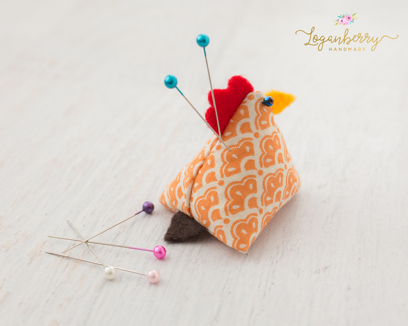 chicken pin cushions tutorial, free sewing pattern and tutorial, how to sew a chicken pin cushion, diy pin cushions, chicken bean bags