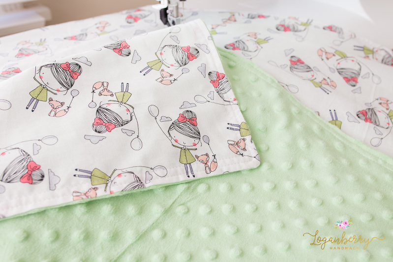 minky baby blanket sewing tutorial, free sewing pattern, minky blanket, faux fur baby blanket, diy baby blanket, how to sew a baby blanket, easy baby blanket, fox fabric, girl and balloon fabric, girl and fox fabric