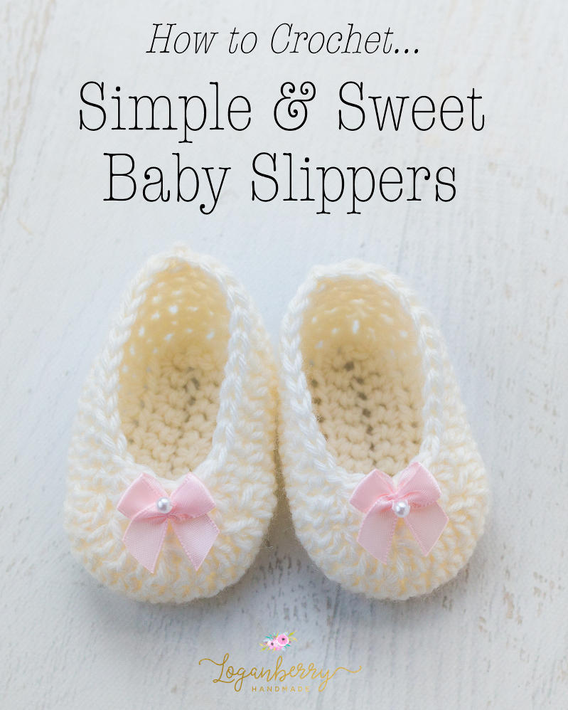 Crochet Baby Slippers + Free Pattern, crochet baby shoes, crochet shoes for girls, how to crochet baby shoes, crochet baby boots, crochet booties, things to crochet for a baby, newborn crochet gifts, baby shoes with bows, cream shoes, pink bow, purple bow