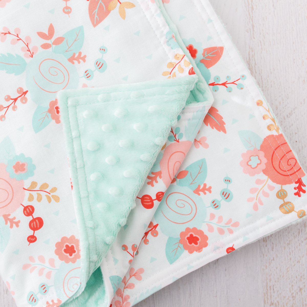 How To Make A Minky Baby Blanket In 30 Minutes! Suzy Quilts | atelier ...