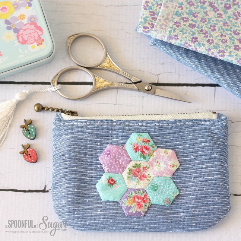 Hexie Purse Zipper Pouch Tutorial + Free Sewing Pattern, DIY, patchwork zipper bag, make-up bag, travel bag, easy sewing projects
