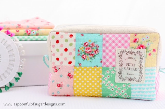 Tutorial + Free Sewing Pattern, DIY, patchwork zipper bag, make-up bag, travel bag, easy sewing projects