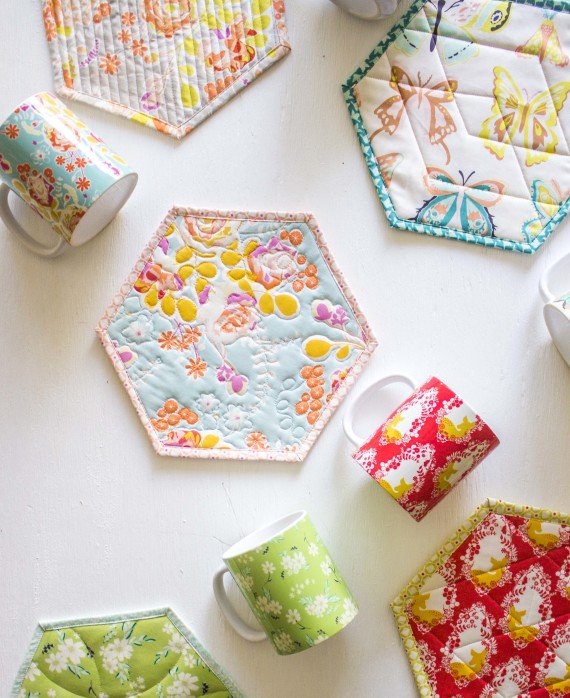 Hexie Mug Rugs Tutorial + Free Sewing Pattern, Sewing for your kitchen, sewing handmade gifts, easy sewing gifts, weekend sewing projects, housewarming gifts