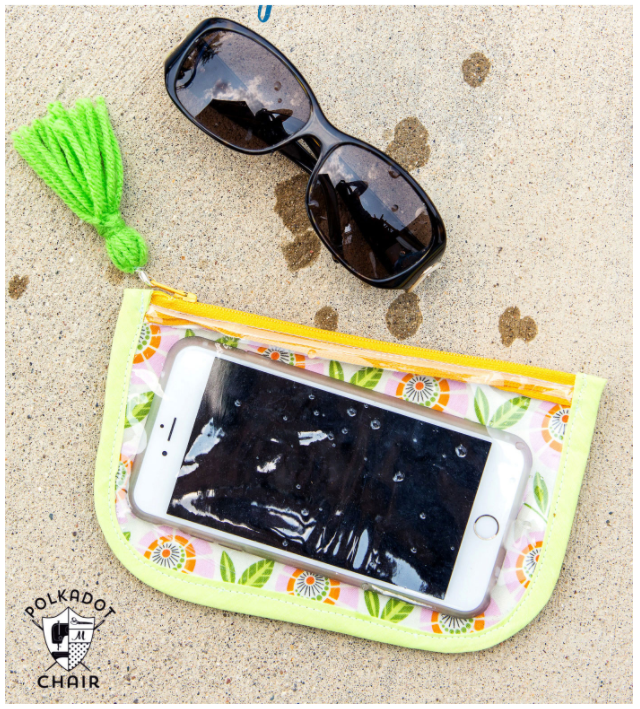 12 Sewing Projects for Summer Fun! + Free patterns + Tutorial, waterproof phone case, phone holder, wallet, zipper bag, swimming pool bag