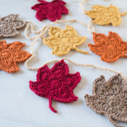 Cochet Autumn Leaves + Pattern + Tutorial + Free, Crochet Fall Leaves, Crochet Maple Leaves, Fall Colors, Home Decor, Thanksgiving Decor, Halloween Decor, Crochet Garlands, Maple Leaves Garland, Leaves on a String