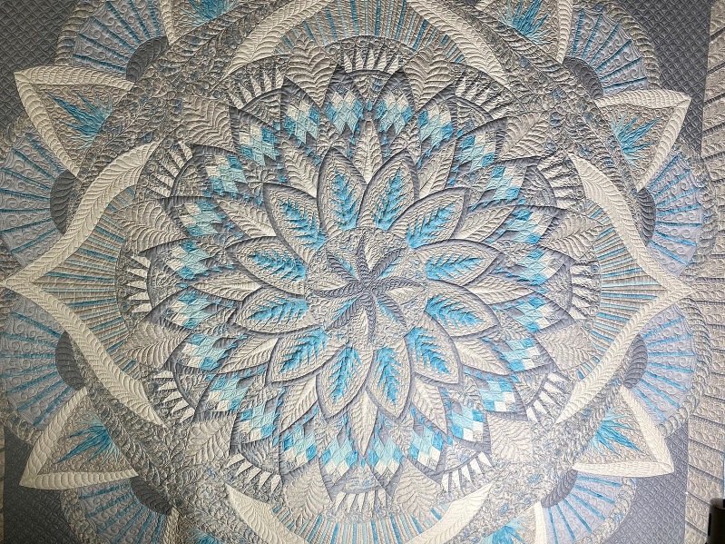 snowflake quilt, snow feather quilt